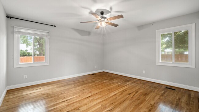 Building Photo - 5745 Riviere Dr