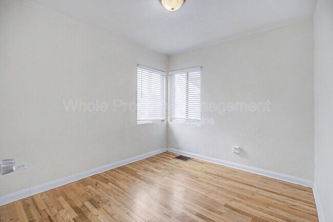 Building Photo - 2705 W Park Pl