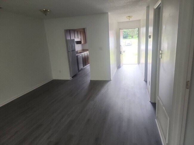 Building Photo - 2 Bedroom 2 Bathroom Duplex