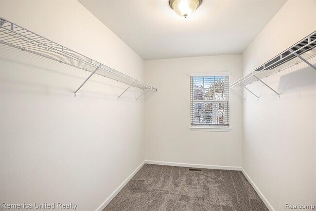 Building Photo - 59696 Twin Pines Dr