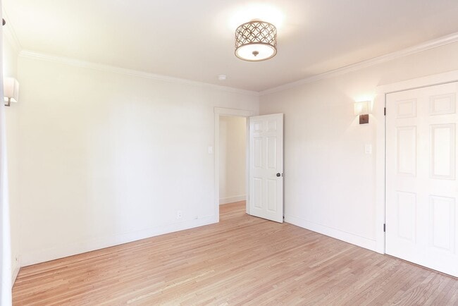 Building Photo - 3-Bed + 2-Bath Home | Midtown Ventura | Unfurnished