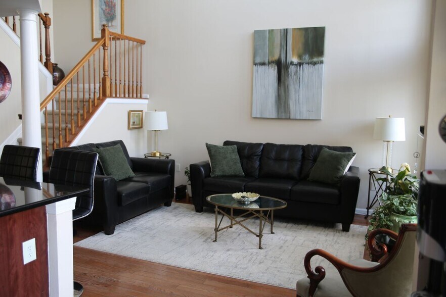 Building Photo - 18 Rosewood Ct