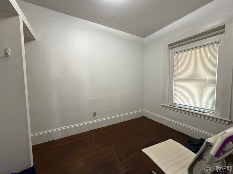 Building Photo - 39 Strathmore Rd