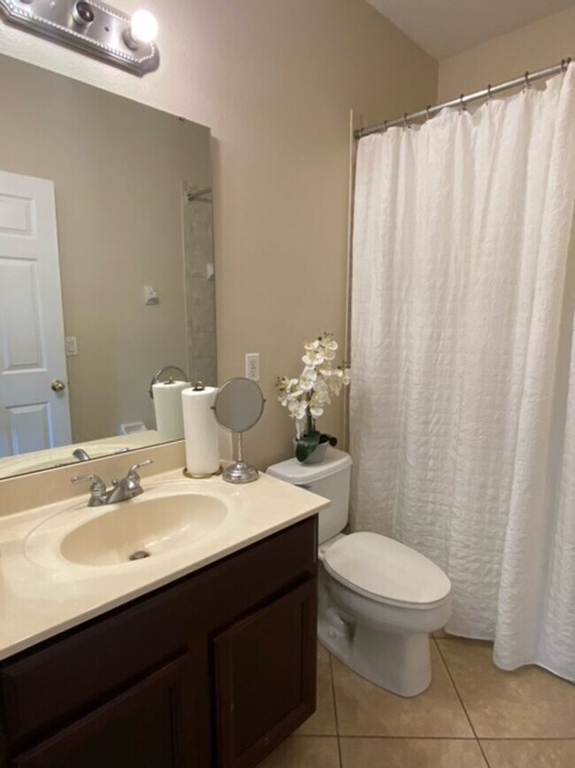 Building Photo - Beautiful 4 Bedroom 3 Bath Home in Ocoee