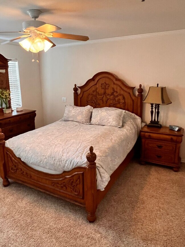 Building Photo - Large Fully Furnished Corporate Unit 1 Bed 1 Bath * Washer/Dryer Included