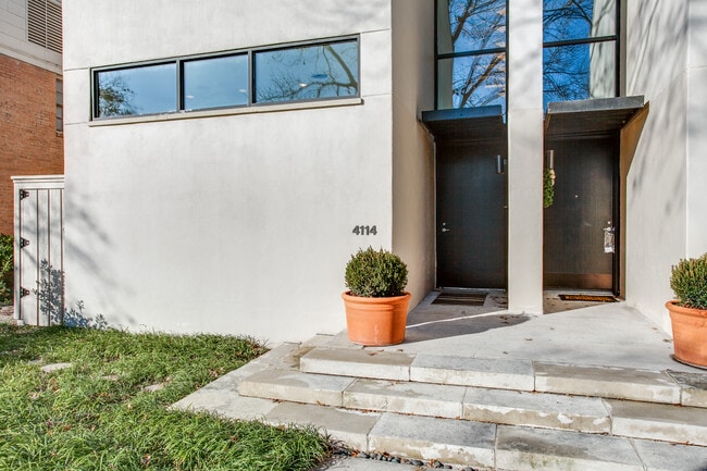 Building Photo - 4114 Normandy Ave