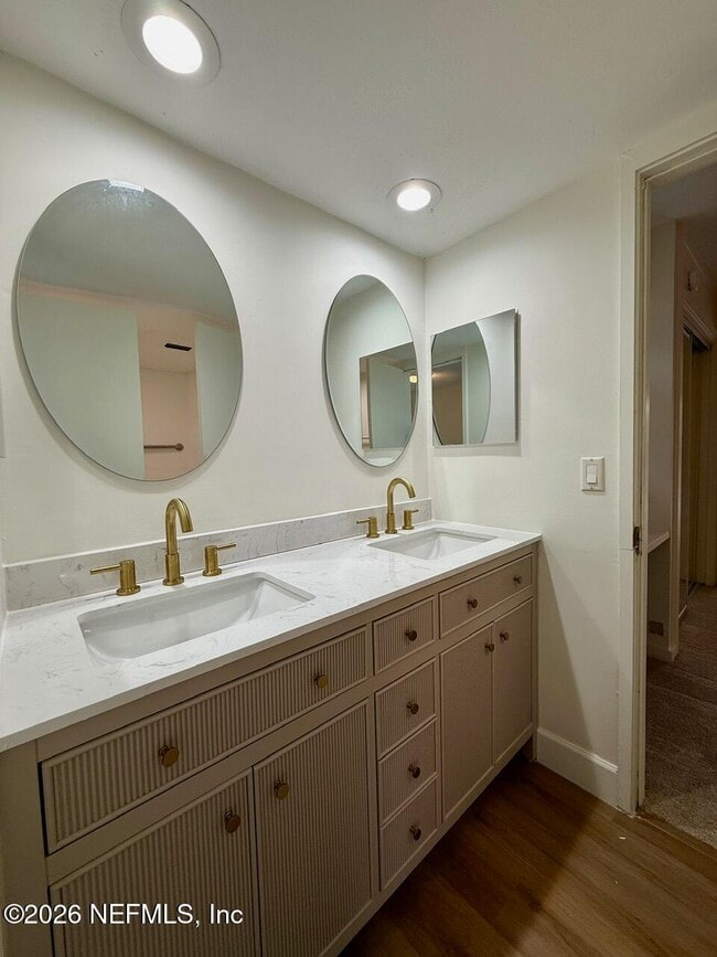 Building Photo - 222 7th St