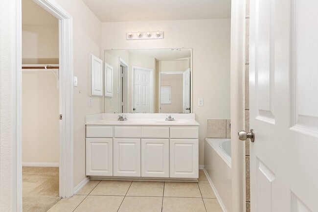Building Photo - 9960 Hyacinth Way