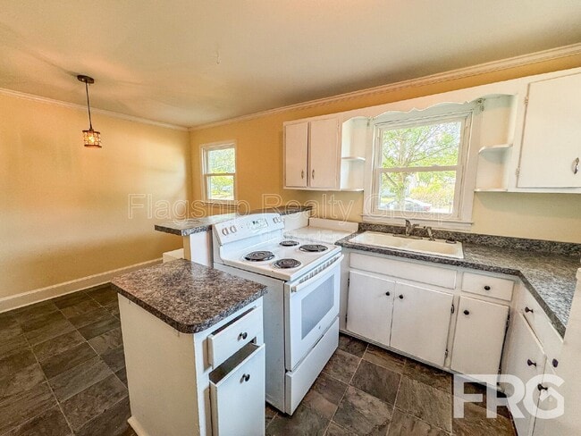 Building Photo - 1403 Clingman St