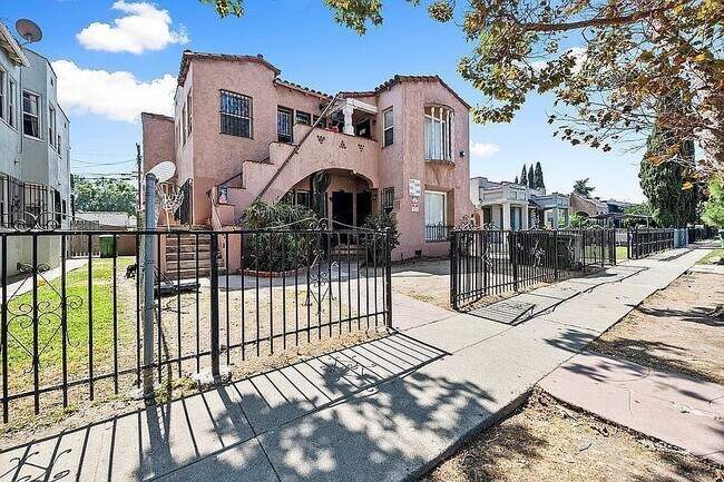 Building Photo - 1050 57th St