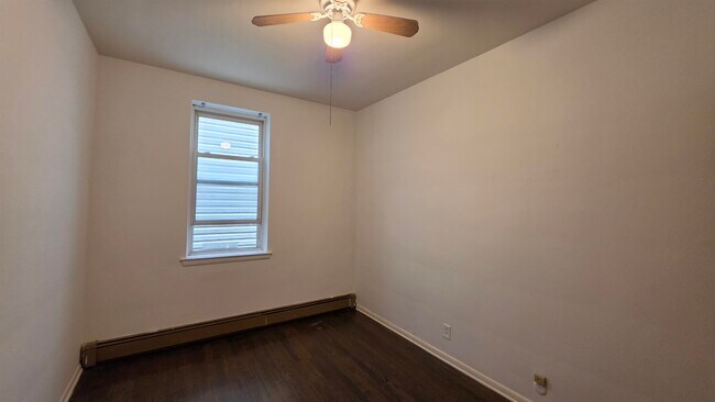 Building Photo - 139 Poplar St