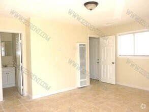 Building Photo - 817 1/4 E Ave Q-7-