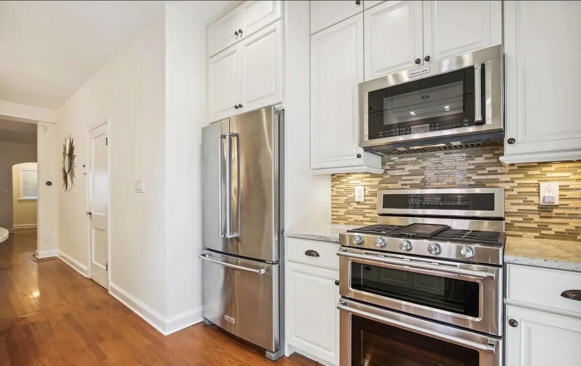 Building Photo - 1770 Hobart St NW