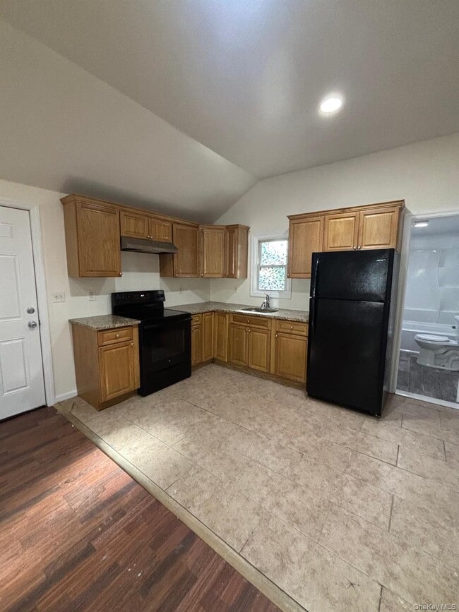 Building Photo - 141 Huguenot Dr