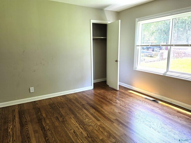 Building Photo - 507 Redbud Dr NW