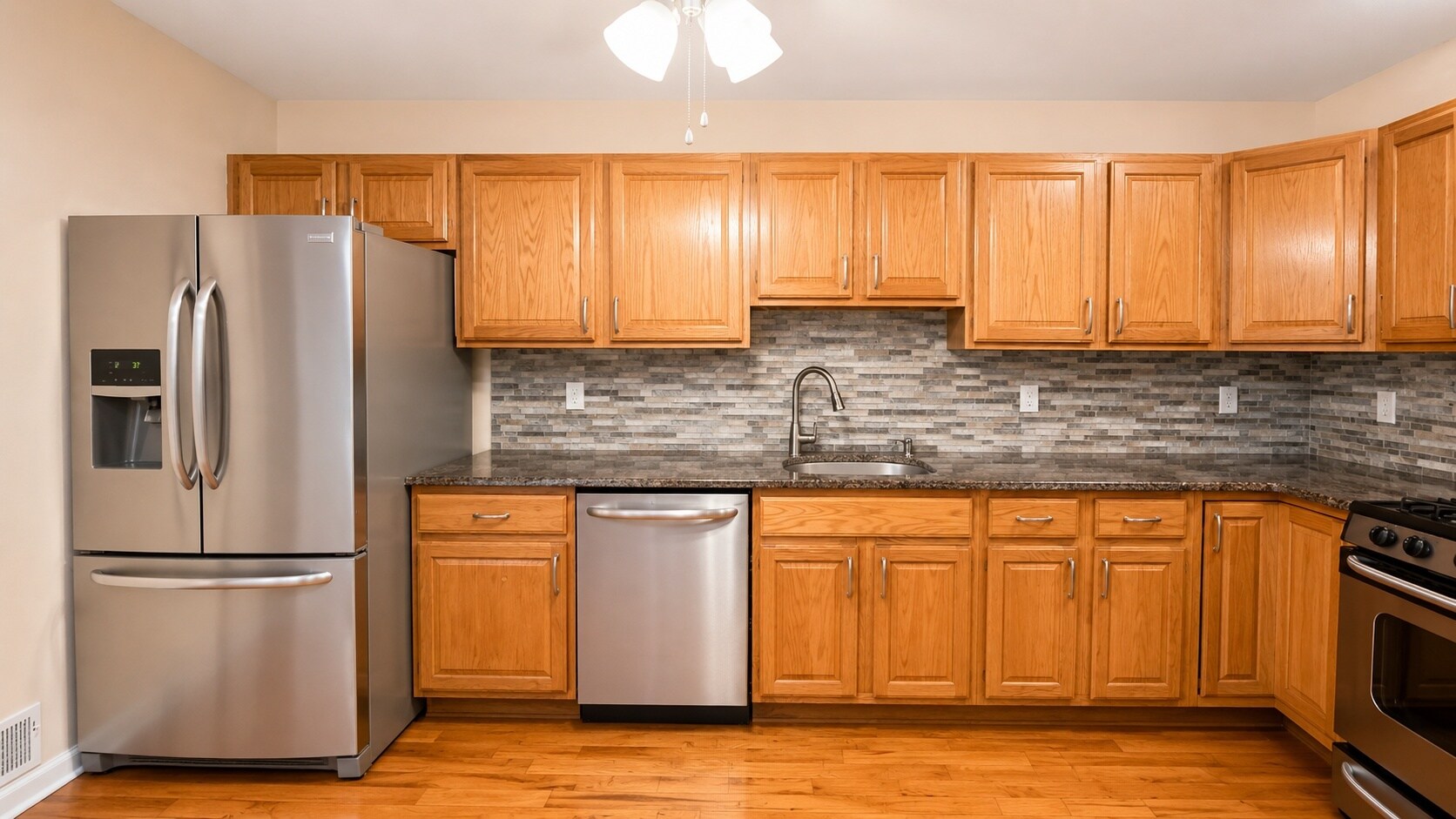 KITCHEN - 226 Bond St