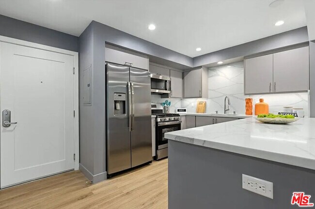 Building Photo - 5405 Hermitage Ave