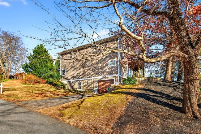 Building Photo - Asheville Rental-Beverly Hills Area