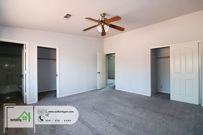 Building Photo - 727 Flower Ash Ln