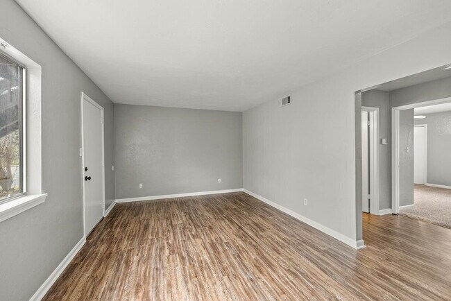 Building Photo - Two Bedroom Apartment on Blairstone Road