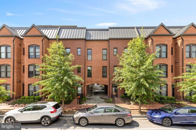 Building Photo - 1309 E St SE