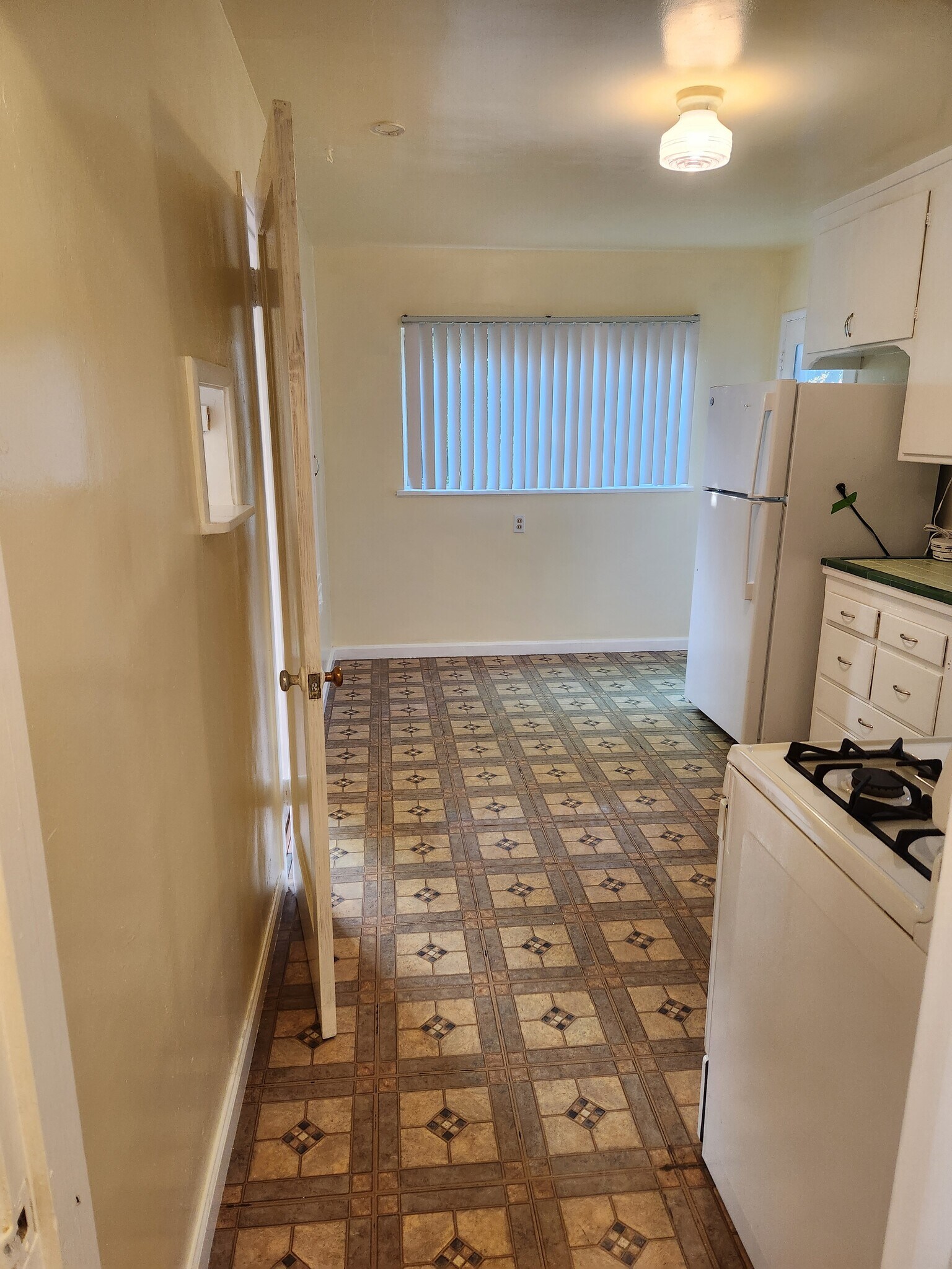 Kitchen, Breakfast nook - 1327 Parker St