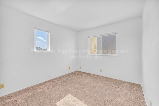 Building Photo - 143 Seal Ct