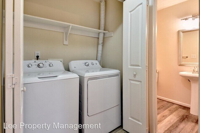 Building Photo - 2 br, 2.5 bath House - 120 Buttonwood Lane