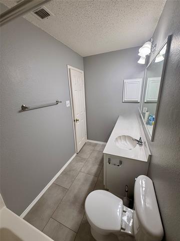 Building Photo - 4000 Juniper Ct