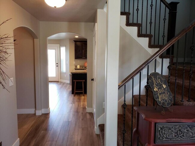 Building Photo - 42 E 1825 N