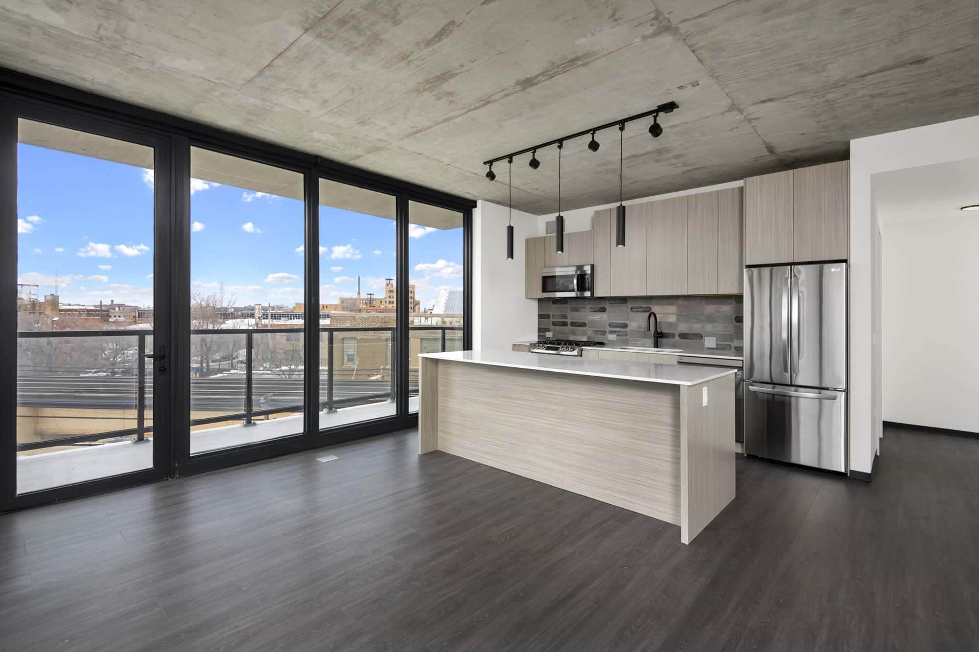 Building Photo - 1431 W Lake St