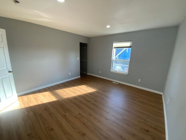 Building Photo - Newly Remodeled Tacoma Gem - Big and Spaci...