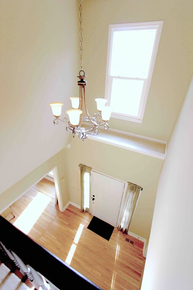 Building Photo - 5711 Chadwick Ln