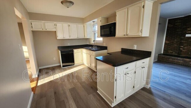 Building Photo - 7510 Cardwell St