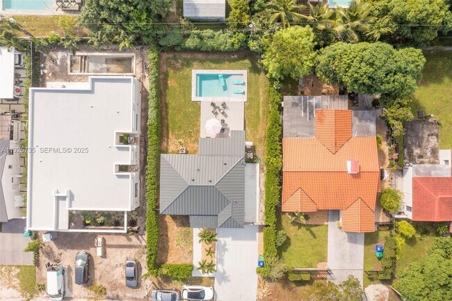 Building Photo - 260 NE 46th St