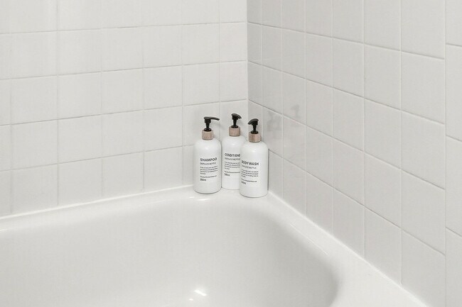 Building Photo - 657 N Carpenter St