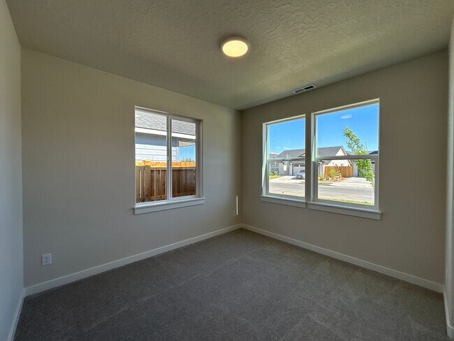 Building Photo - Brand New 3 Bedroom / 2 Bathroom Home in NW Redmond