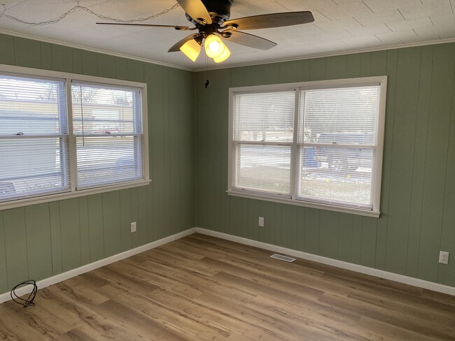 Main bedroom - 105 Debby St