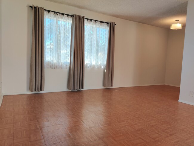 Living/dining room - 228 Newport Ave