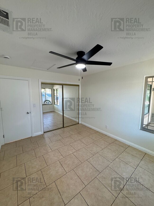 Building Photo - Spacious Single-Story 7-Bedroom Home with Open Layout & Abundant Natural Light
