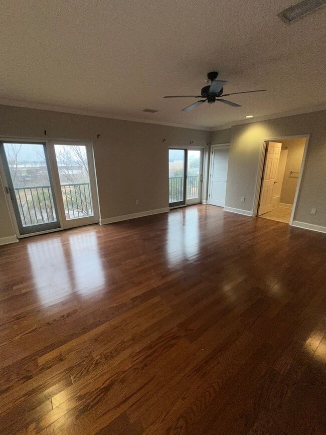 Building Photo - 1 Bed, 1 Bath at Carolina Walk - Steps from Williams Brice Stadium!