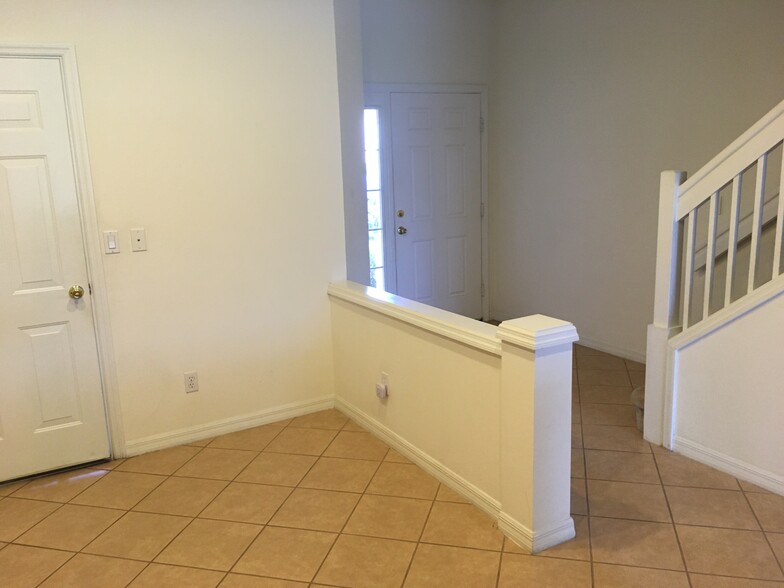Building Photo - 8361 Village Edge Cir