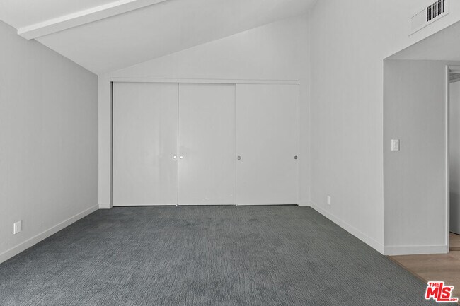 Building Photo - 1044 20th St