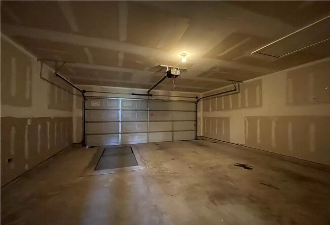 Building Photo - Beautiful 3-Bedroom Home with Easy Access ...