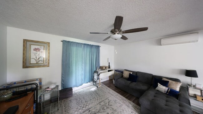 Building Photo - 3 Bed 2 Bath - A/C - Large Backyard - Dog Friendly - NAS Whidbey