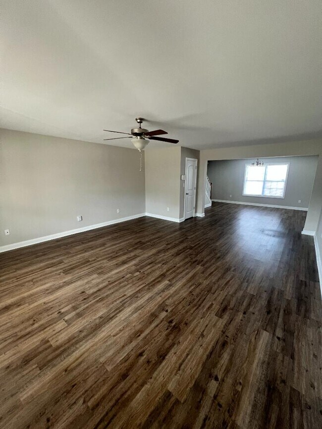 Building Photo - 941 Dawson Creek Way