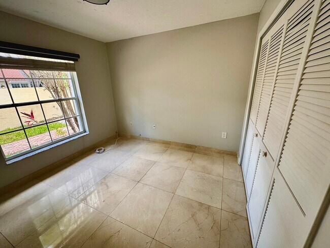 Building Photo - 10530 NW 52nd Terrace