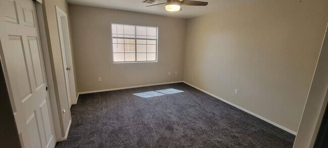 Building Photo - 564 W 12th St