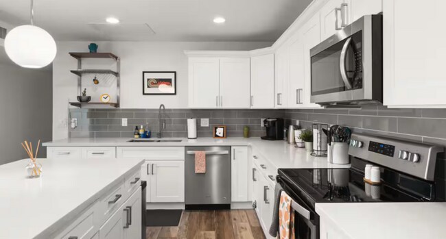 Building Photo - 8206 E Orange Blossom Ln