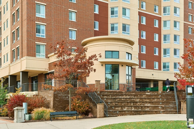 Building Photo - The Flats at Brooks Crossing